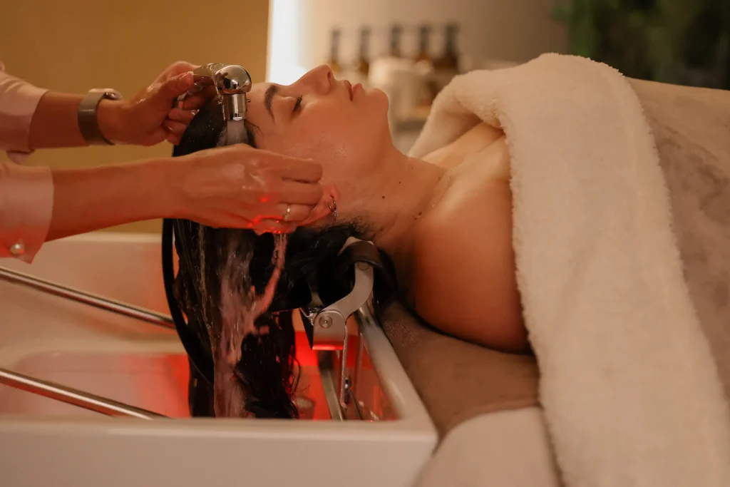Ontspannen hoofdhuidbehandeling bij Nature Hair Experience